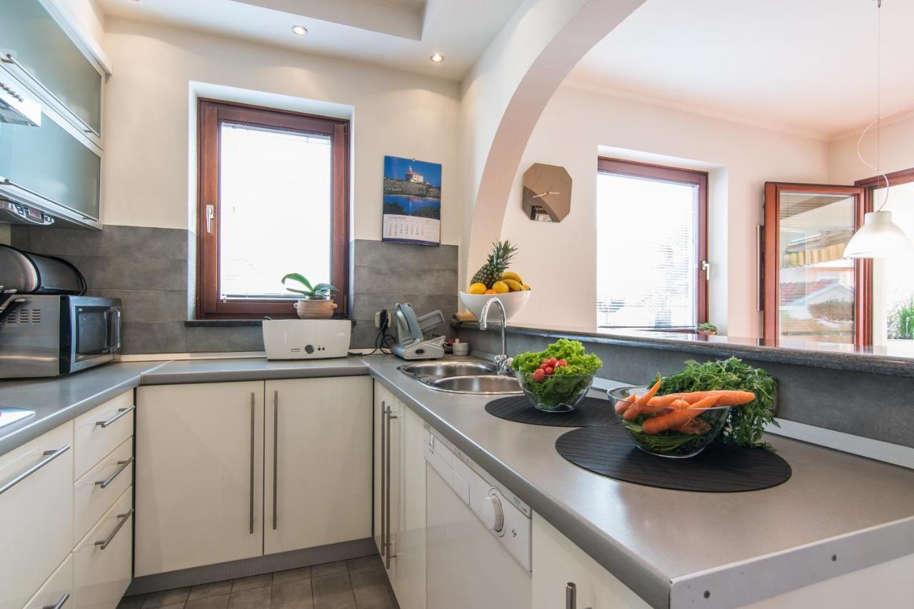 Apartments "Villa Antisin" With Heated Pool Zadar Exterior foto